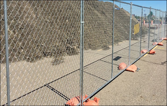 Temp galv. iron wire mesh fence for perimeter control barrier