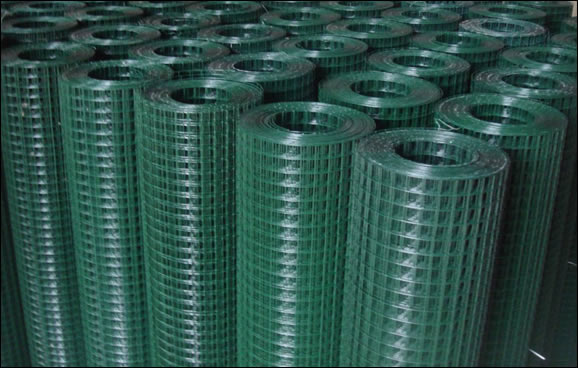 Green plastic coated weld mesh ½" x ½", for chicken fence