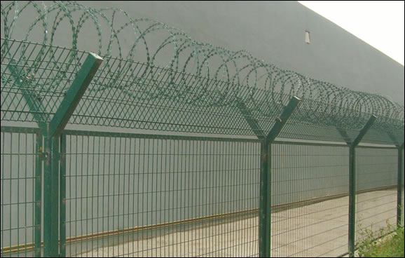 Welded Wire Mesh Fencing Panels V Bend with BTO 22 Razor Barbed Wire