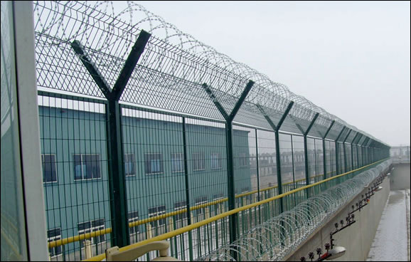 Hot Dip Galvanized Perimeter Guarding Fence with High Security Weld Mesh Panels, Gates and Y Post Supported Concertina Coils