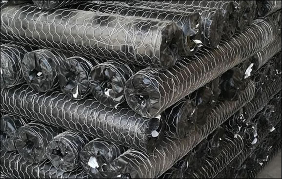 Hexagonal wire for making fish and lobster traps in salt water