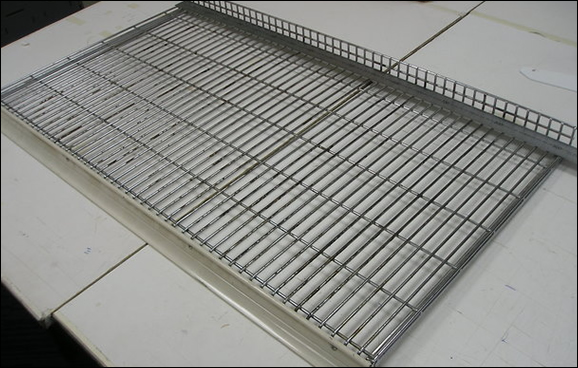 Galvanized wire mesh shelving decks